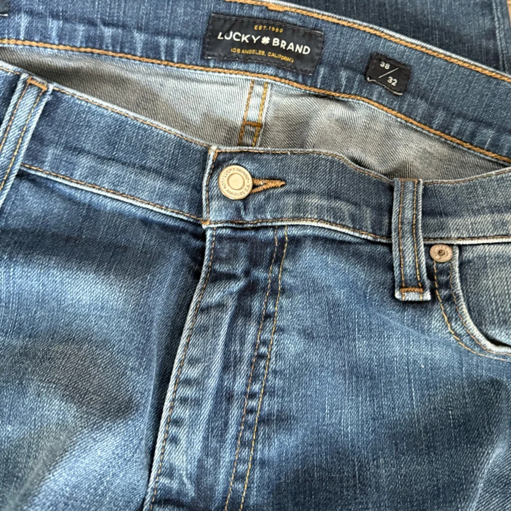 Lucky Brand Men’s Athletic Slim Straight Leg Jeans Size 38W x 32L Relaxed Fit
